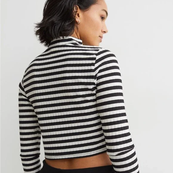 H&M Striped Cropped Mock Neck Top - Picture 5 of 7
